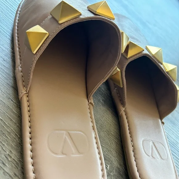💛SOLD 💛VALENTINO GARAVANI Calfskin Roman Stud Flat Slippers - Picture 8 of 13